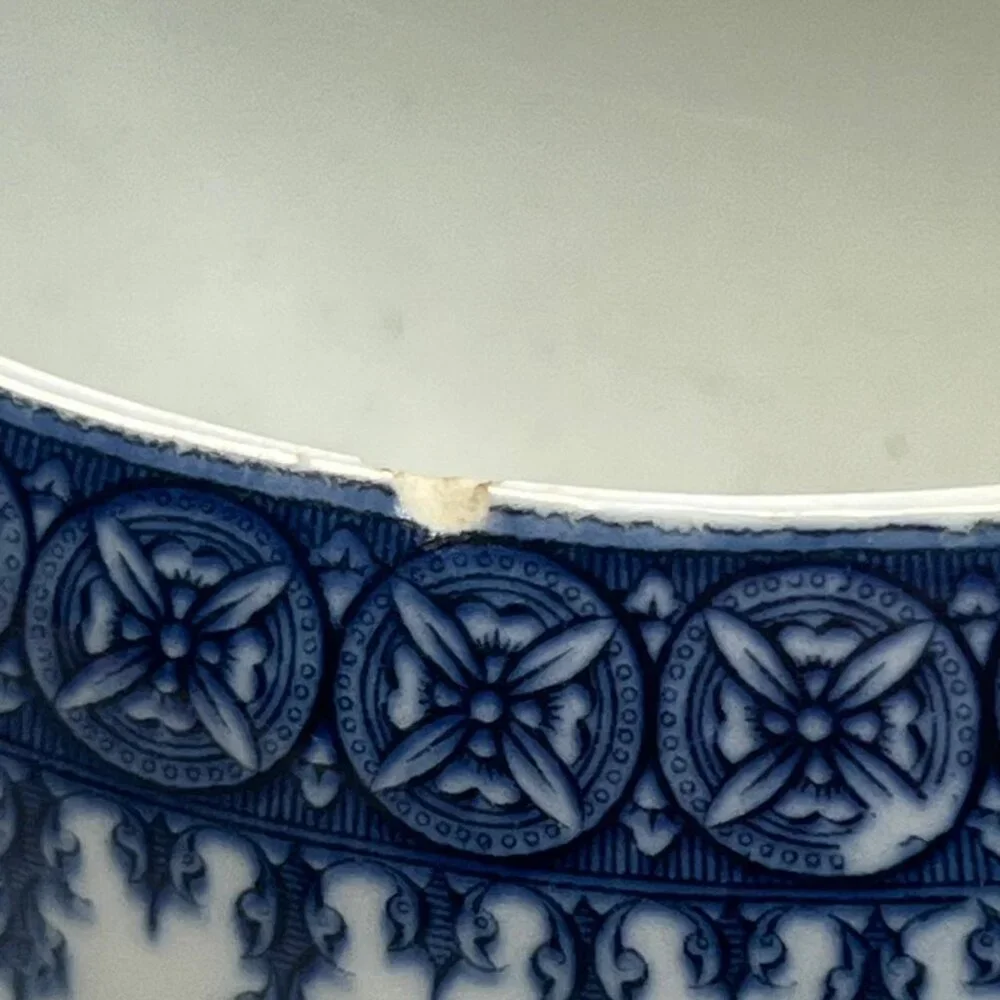 Elegant Vintage White Porcelain Gravy Boat with Blue Floral Pattern and Gold - Picture 2 of 6